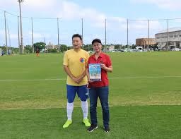 NBA：勇士主场险胜小牛